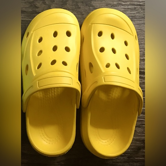 Other - New Men’s size 6 yellow sandals